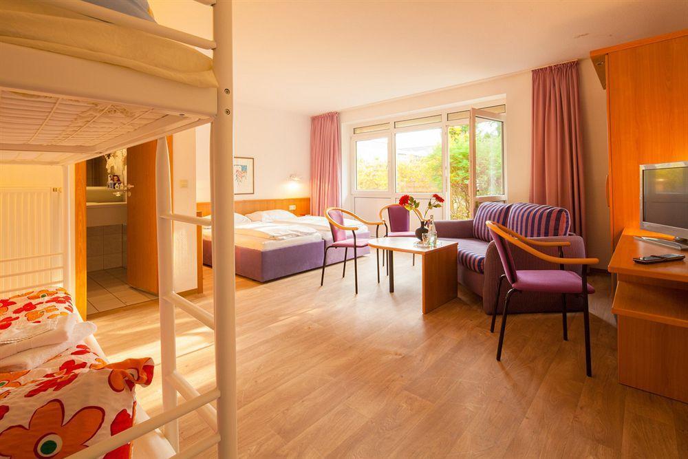 Motel Stralsund Bagian luar foto