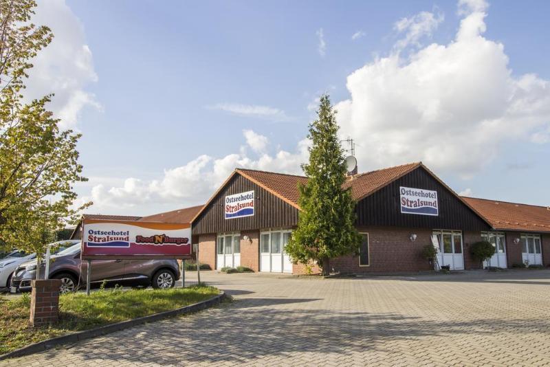 Motel Stralsund Bagian luar foto