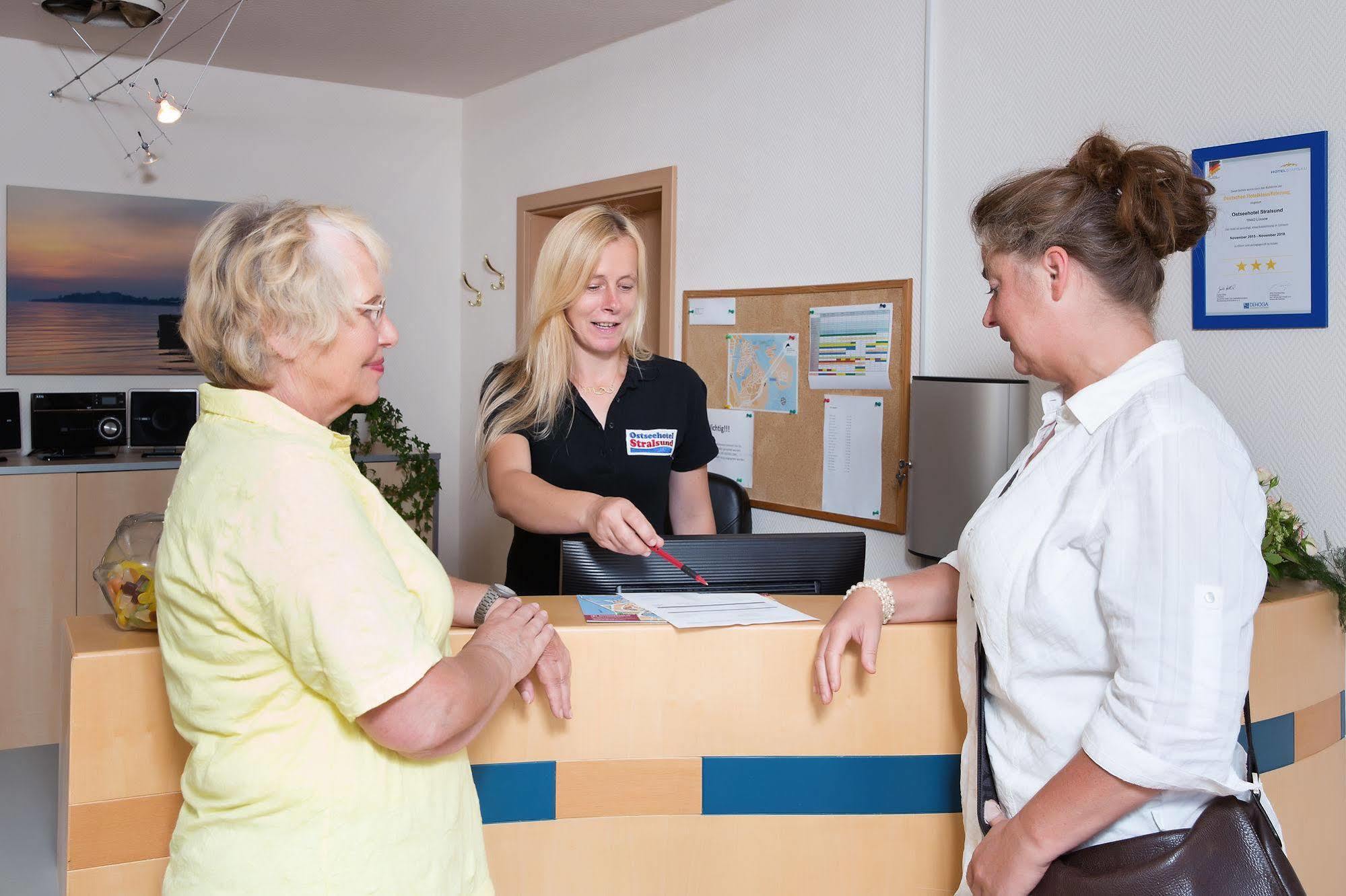 Motel Stralsund Bagian luar foto