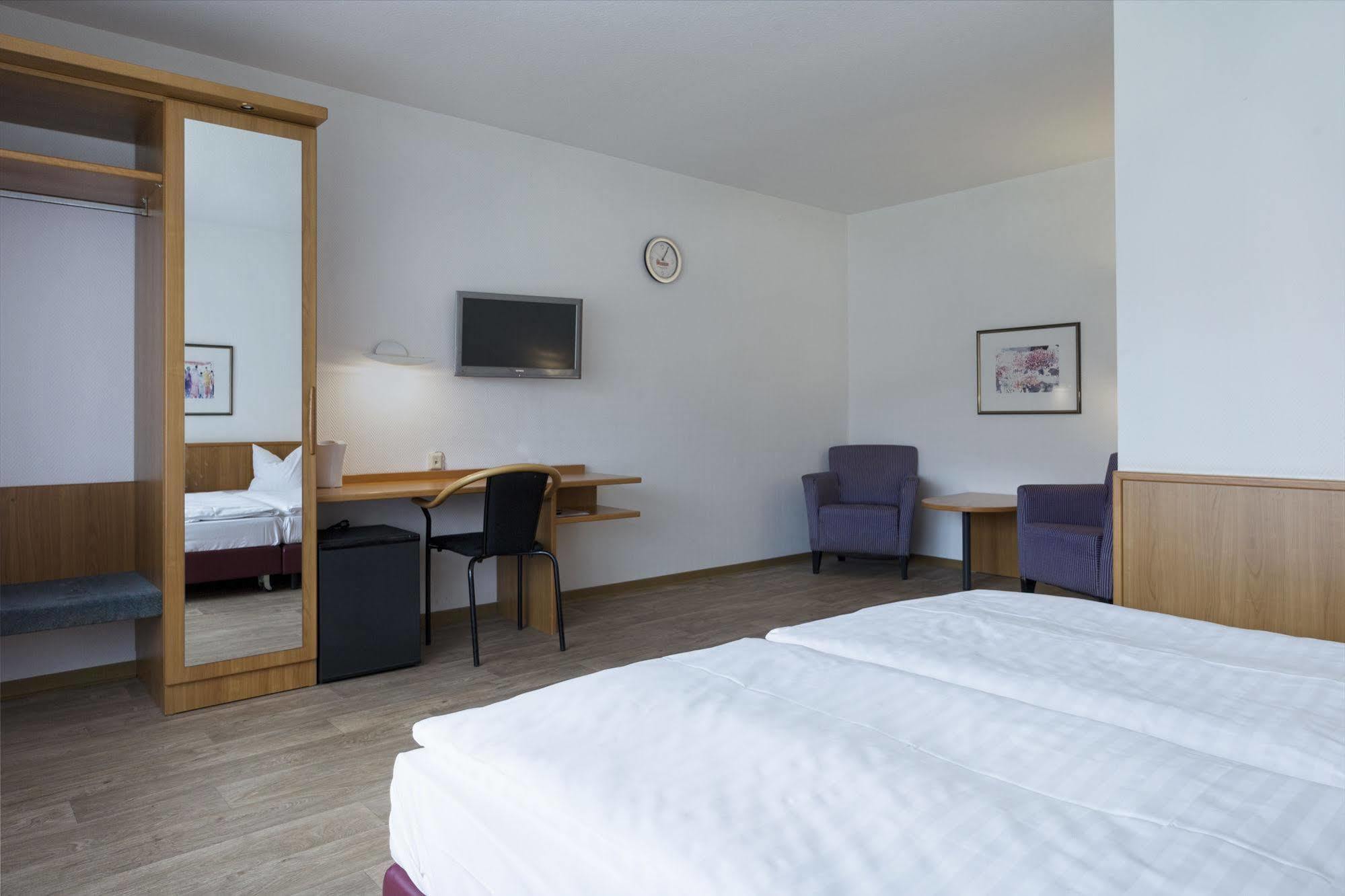 Motel Stralsund Bagian luar foto