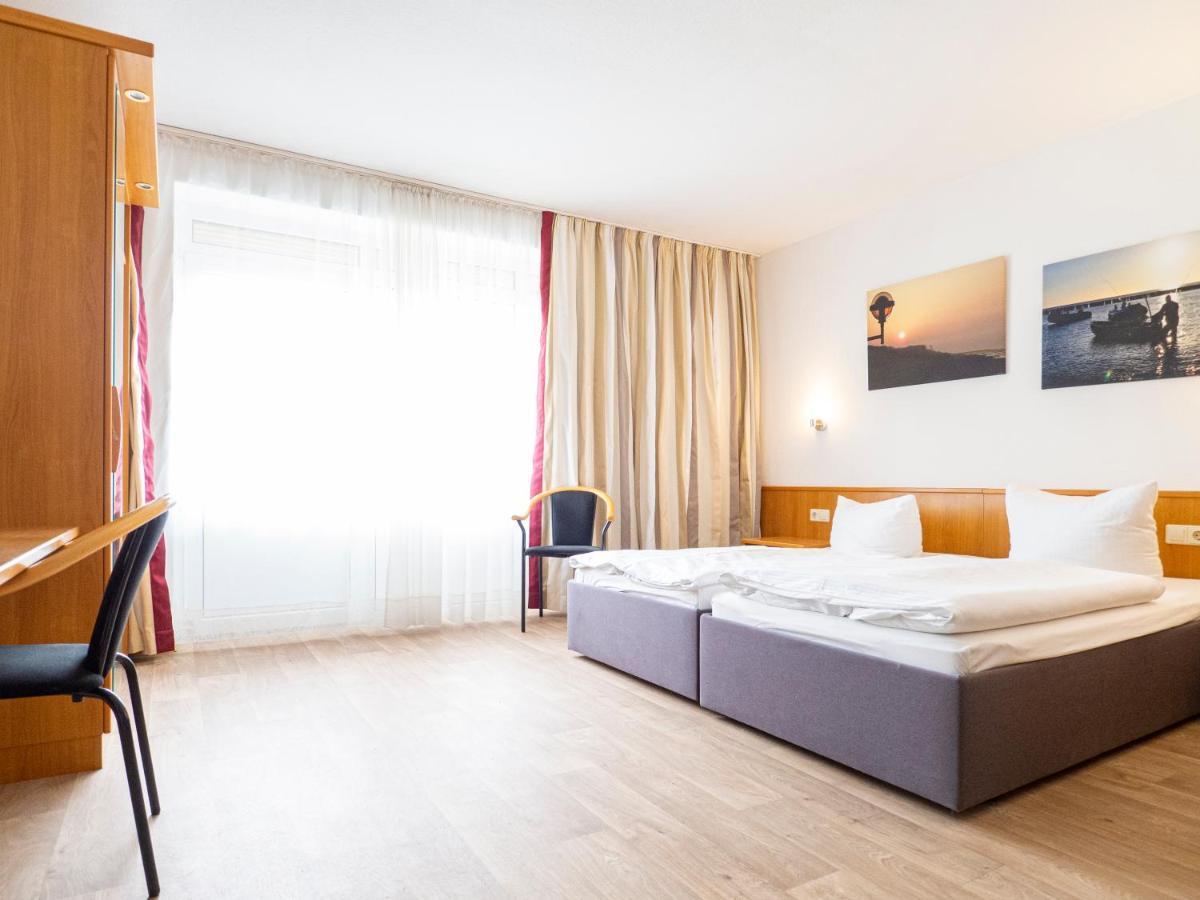 Motel Stralsund Bagian luar foto